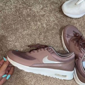 Women’s nike thea